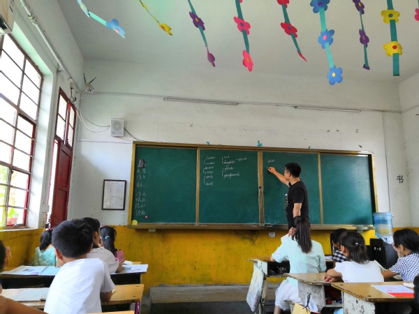 尚骄阳老师教六年级学生英语单词 尚骄阳老师教六年级学生英语单词